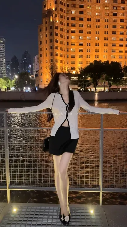 纯欲性感v领长袖针织衫女2025早秋新款套装小众设计感辣妹半身裙