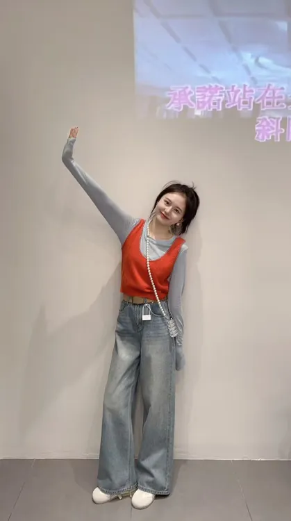 2025秋季新款复古针织衫背心马甲女简约坎肩叠穿上衣百搭牛仔裤
