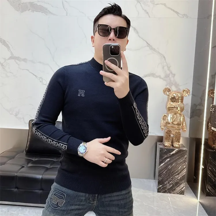 2025秋冬新款男士潮流时尚休闲欧货个性字母徽章毛衣时尚个性圆领