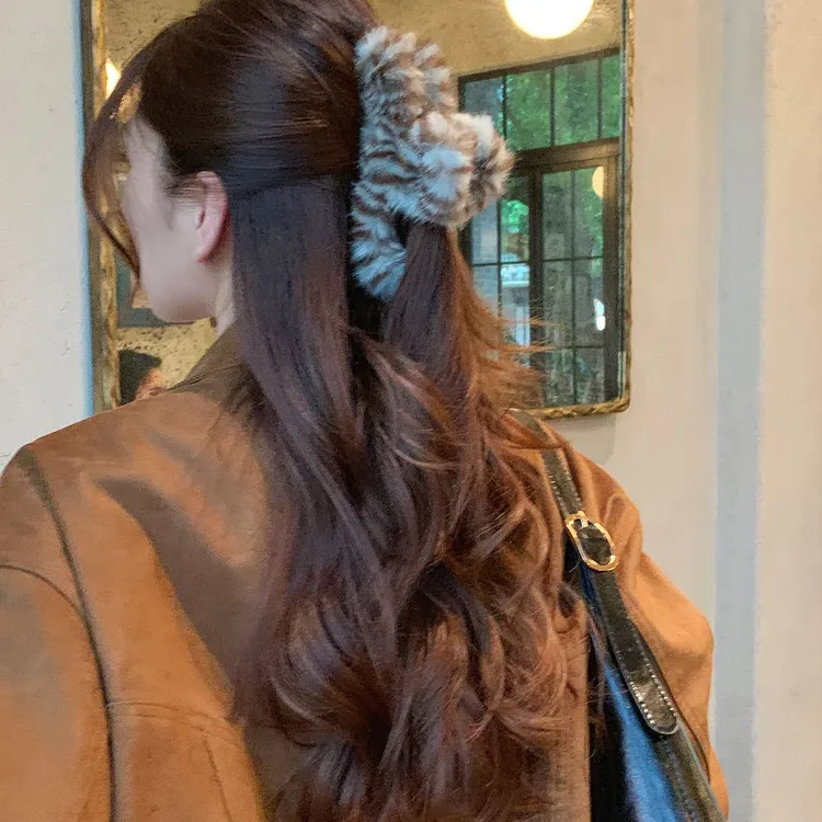 秋冬高级感毛绒豹纹抓夹女大号后脑勺毛茸茸鲨鱼夹盘发发夹子头饰