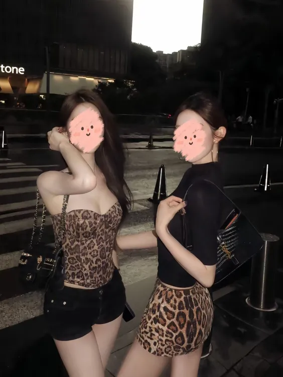 2025年夏季新款chic网红同款御姐范性感豹纹抹胸上衣高腰显瘦短裤