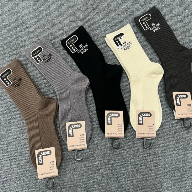 冬季女款简约百搭保暖蓄热无骨堆堆长筒袜五双装