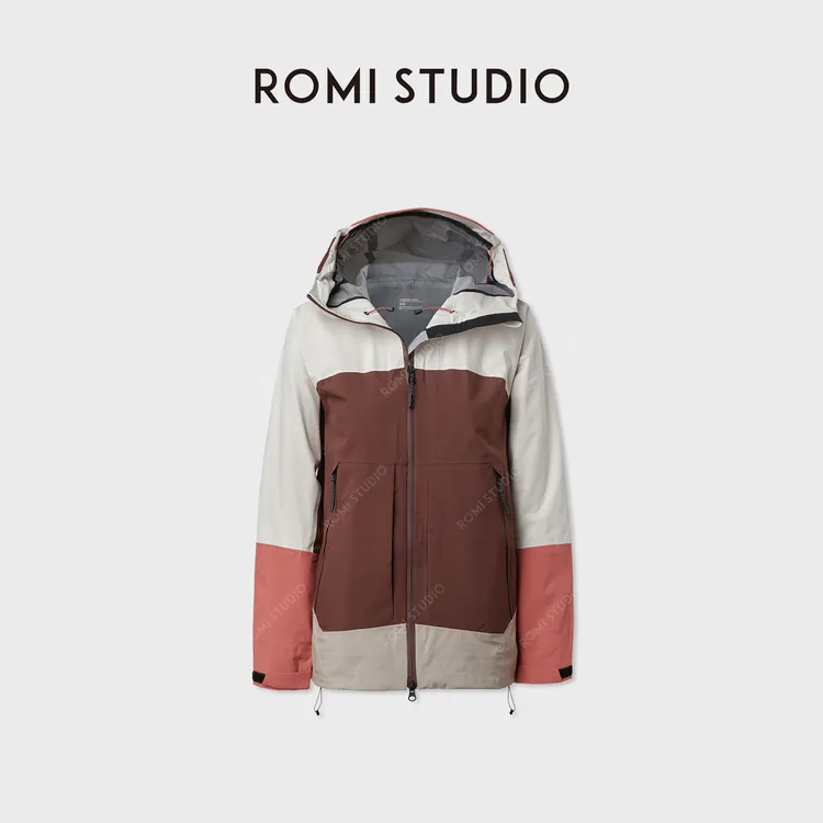 ROMI STUDIO“伴行山野”轻量化设计热封压胶连帽冲锋衣 RWCAW86525