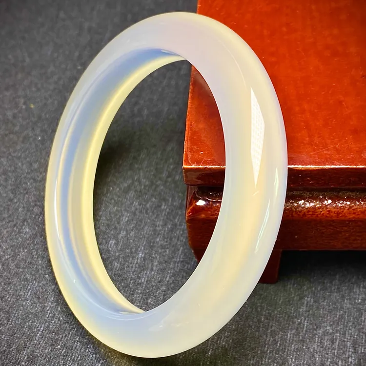 天然玛瑙玉髓冰种库里蓝女士手镯