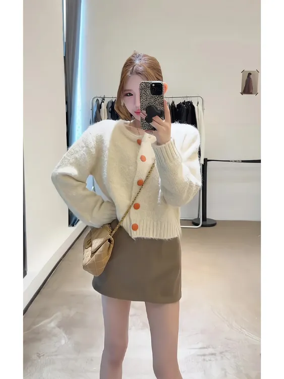秋季韩系穿搭一整套女2025年新款小香风百搭白色毛衣半身裙两件套