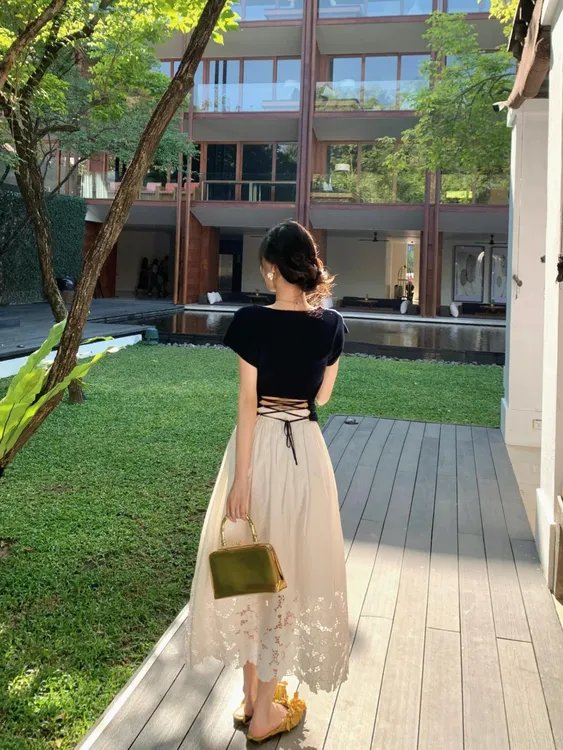 黑色后绑带短袖什么上衣高腰蕾丝裙摆白色半身裙2025春新款两件套