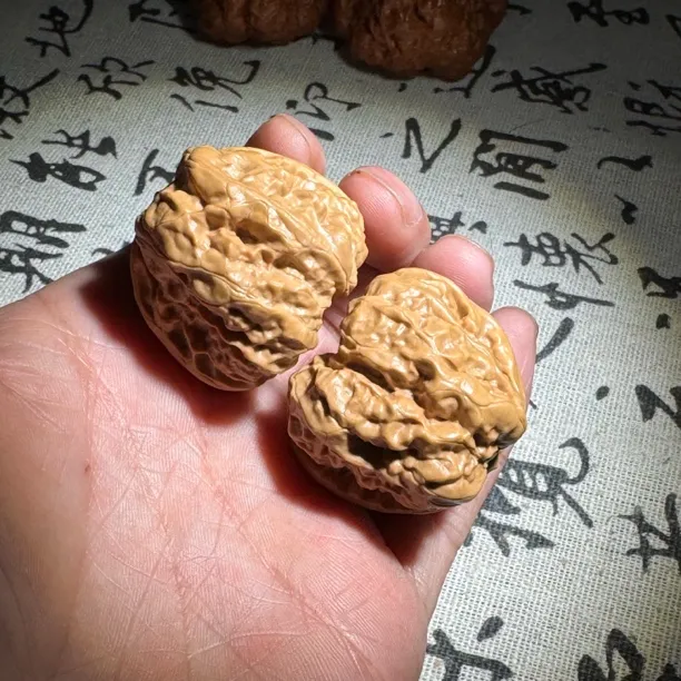 635号延庆水晶皮金蟾蛤蟆头文玩核桃实物拍摄 尺寸:边37肚41高30