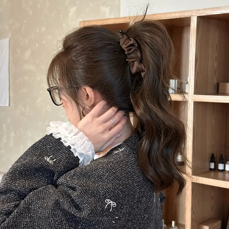 纯色缎面泡泡褶皱香蕉夹发卡高马尾竖夹布艺扭扭夹横夹发卡发饰品