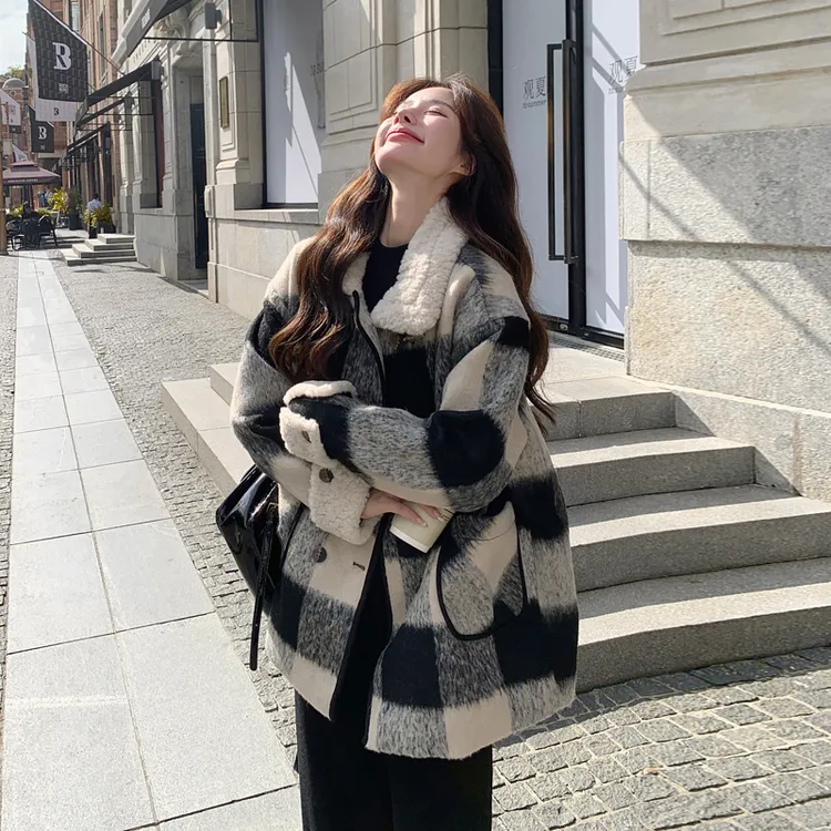 羊羔绒拼接格子加棉毛呢外套女冬2024新款宽松复古高级感呢子大衣