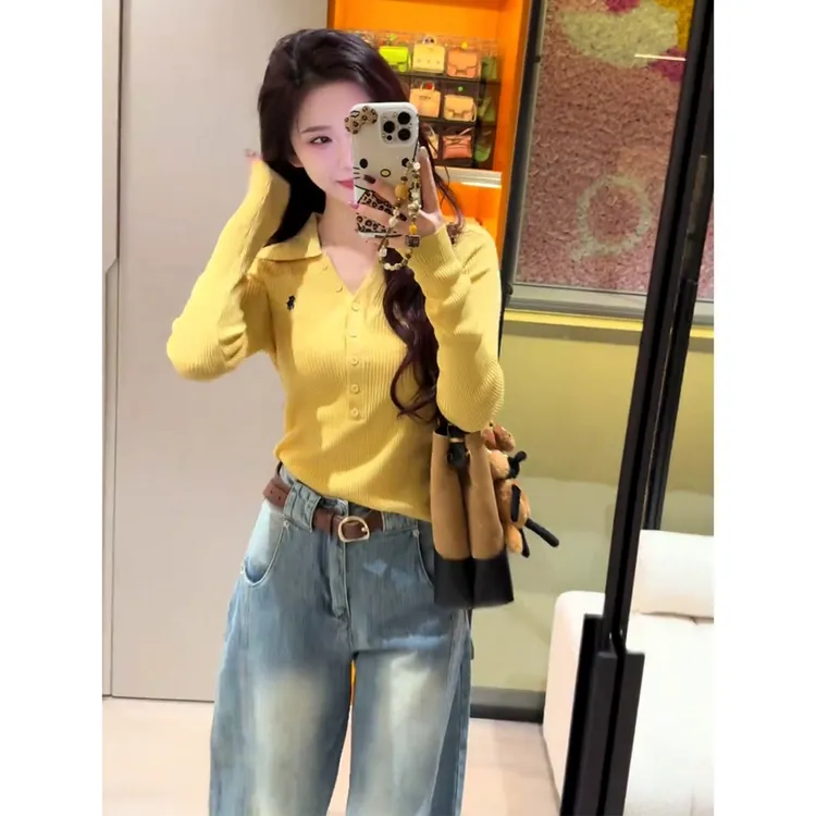秋季新款时尚修身显瘦百搭老钱风针织衫气质显白排扣减龄刺绣上衣