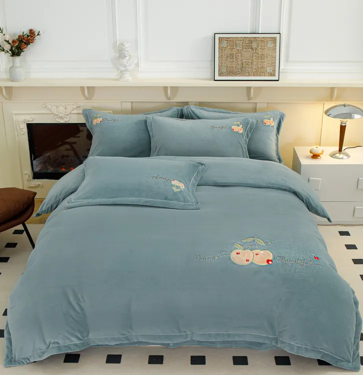 2*2.3牛奶绒被套绣花印花冬季保暖加厚四件套冬被床单枕头床盖