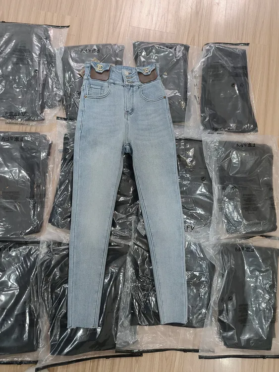 高腰显瘦紧身铅笔牛仔裤女冬季加绒加厚提臀弹力复古辣妹小脚裤