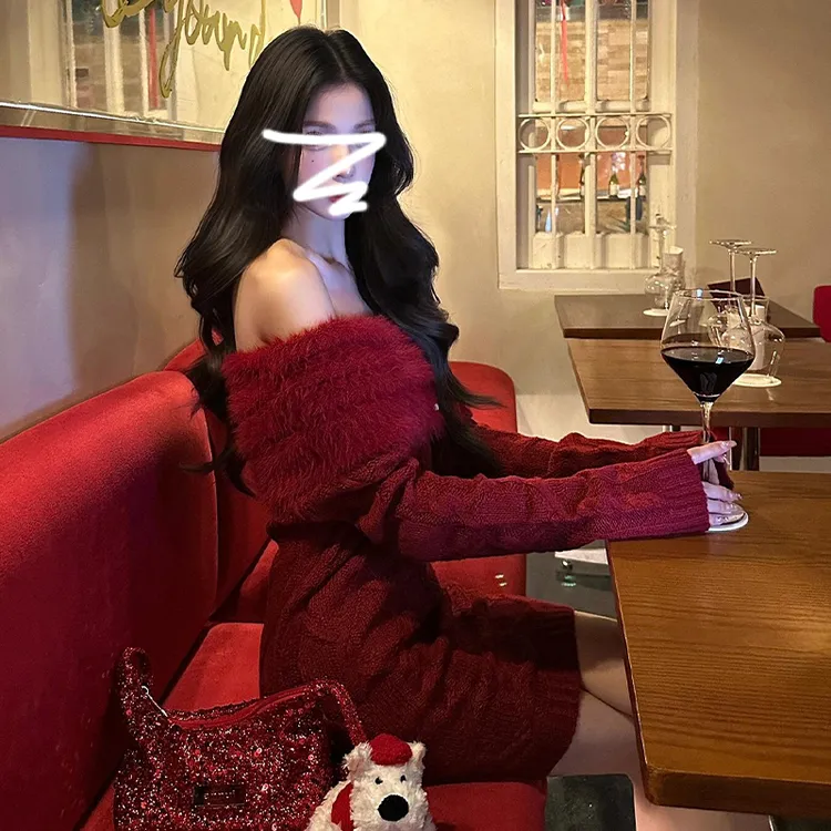圣诞穿搭红色针织连衣裙女秋冬2026新款高级感一字肩辣妹包臀短裙