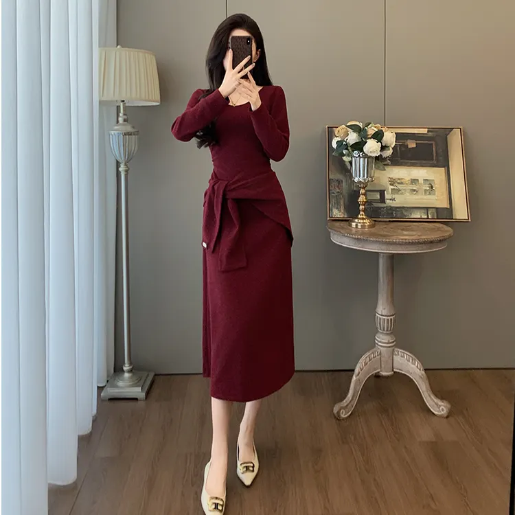 高端法式连衣裙女秋季气质显瘦收腰性感复古简约韩系百搭红色长裙