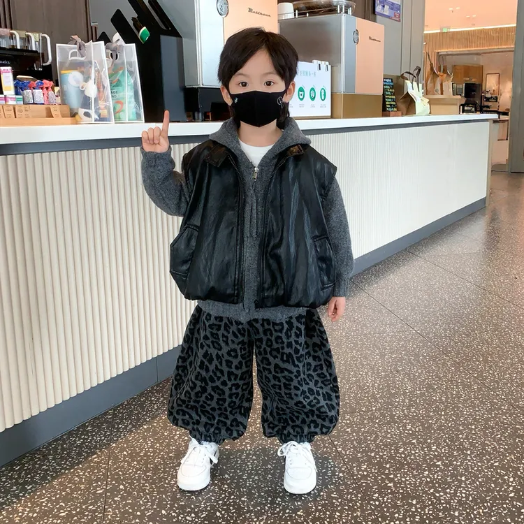 男童秋冬装皮马甲三件套2025春秋新款时髦小男孩套装儿童韩系毛衣