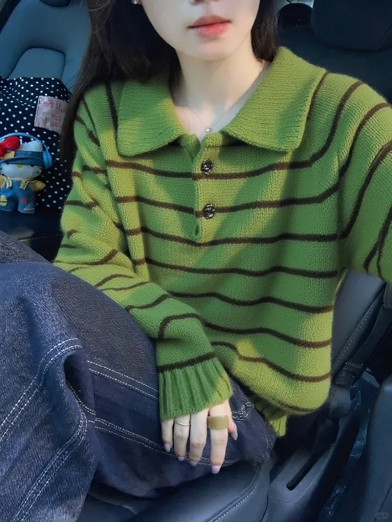 超好看绿色条纹翻领套头针织衫女秋冬2025新款慵懒风软糯宽松毛衣