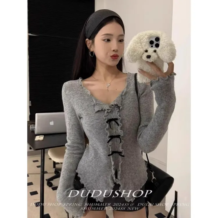 纯欲辣妹上衣女木耳边2025春季新款V领蝴蝶结针织衫短毛衣8026