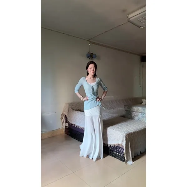 春夏收腰显瘦甜美设计感蕾丝拼接碎花吊带连衣裙+罩衫上衣套装女