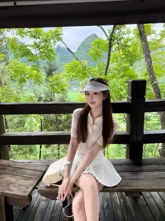2025夏季新款韩系气质减龄翻领短袖上衣质感白色显瘦大长腿裙裤