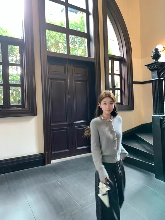 小香风浣熊绒长袖针织开衫女秋冬白色毛衣外套圆领