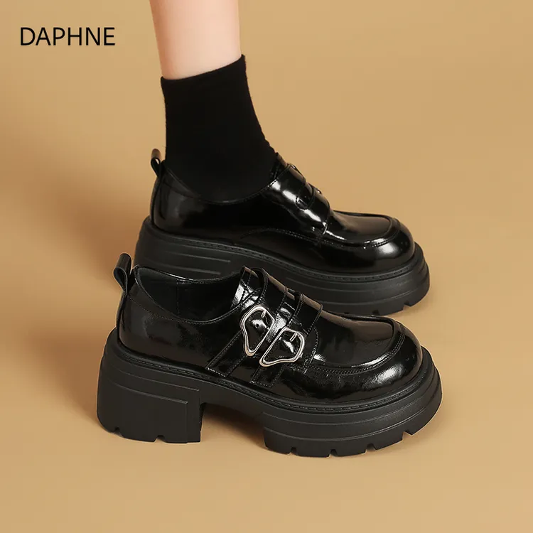 达芙妮乐福鞋女款2025新款秋季厚底松糕小皮鞋英伦风黑色亮面单鞋