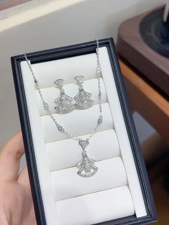 吊坠925银莫桑石 小裙子原创设计镀女满钻气质时尚轻奢小众百搭