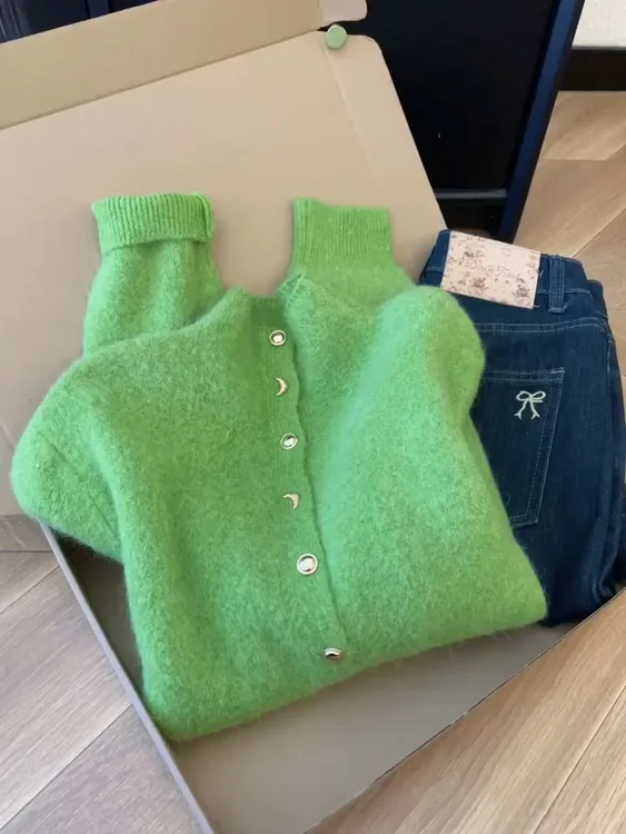 温柔风软糯圆领长袖针织开衫女绿色2025秋冬新款单排扣毛衣外套女