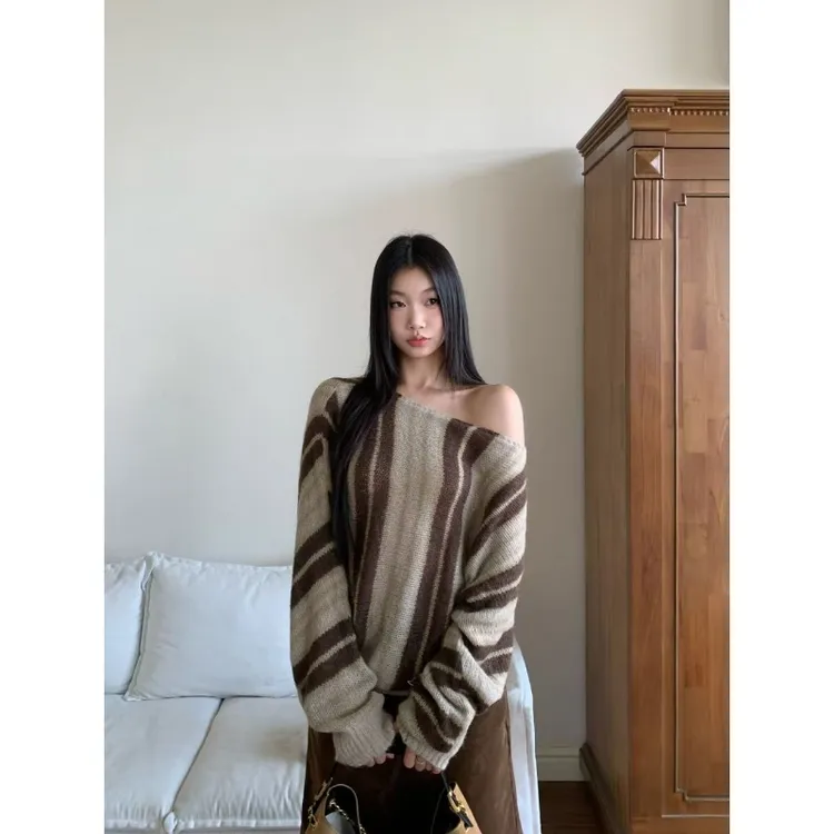 withmin凉皮 悸动茶棕 斜肩辣妹秋款竖条纹针织毛衣上衣女2524500