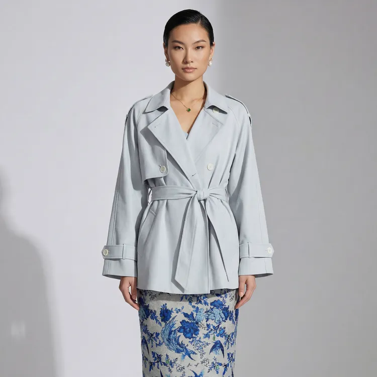 浅蓝色优雅知性春秋通勤短款风衣女双排扣外套