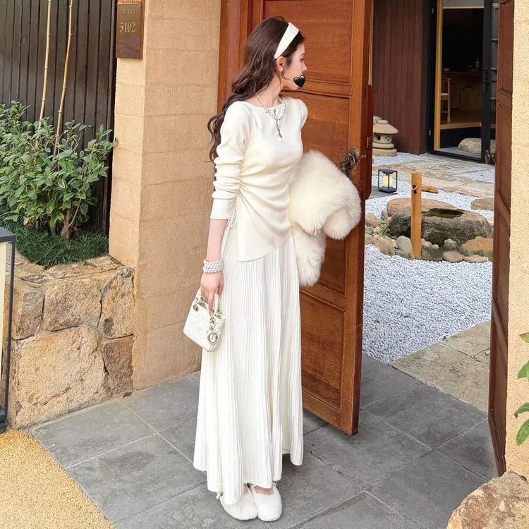 早秋2025新款气质穿搭高级感长裙套装高级感白色一字肩连衣裙子女