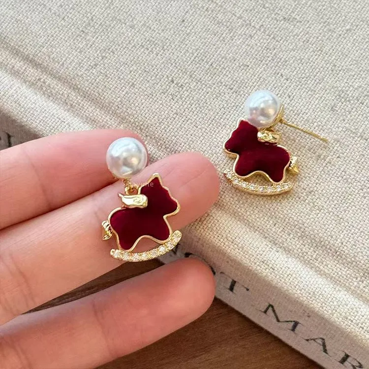 925银针红色丝绒小马珠珠耳环女2025新款独特漂亮耳钉气质耳饰品