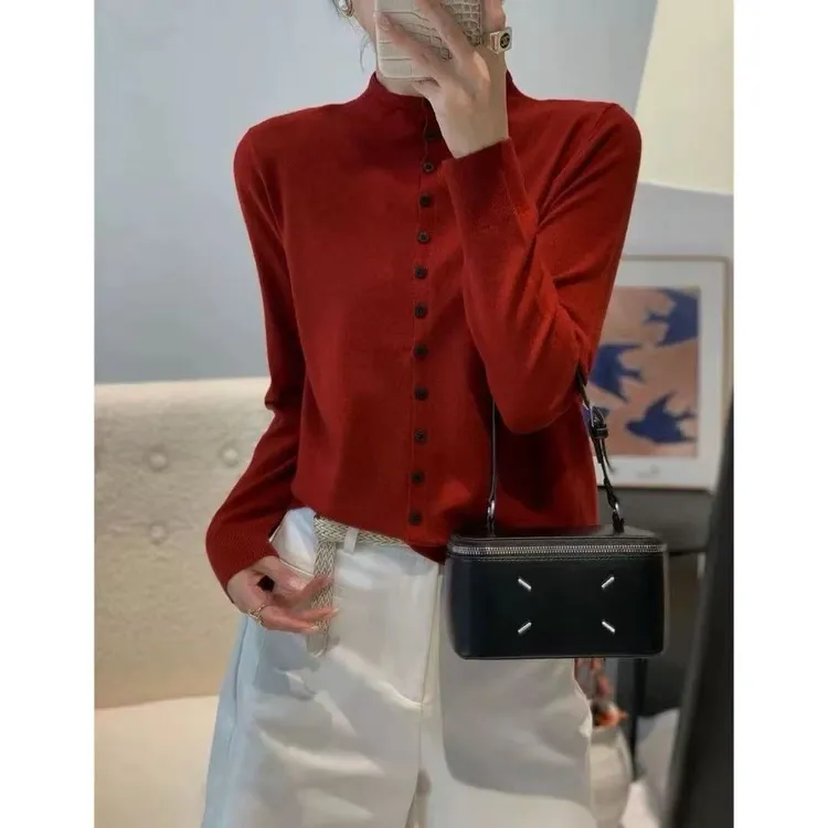 小圆扣红纯色气质网红长袖时尚洋气毛衣宽松百搭秋冬圆领开衫上衣