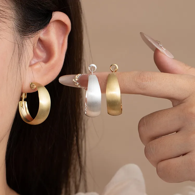 千金气质拿捏！复古法式几何拉丝耳环女小众高级感2025秋冬款素圈