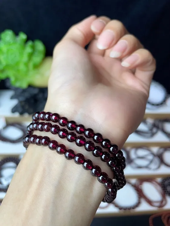 百搭款酒红色石榴石三圈卡5