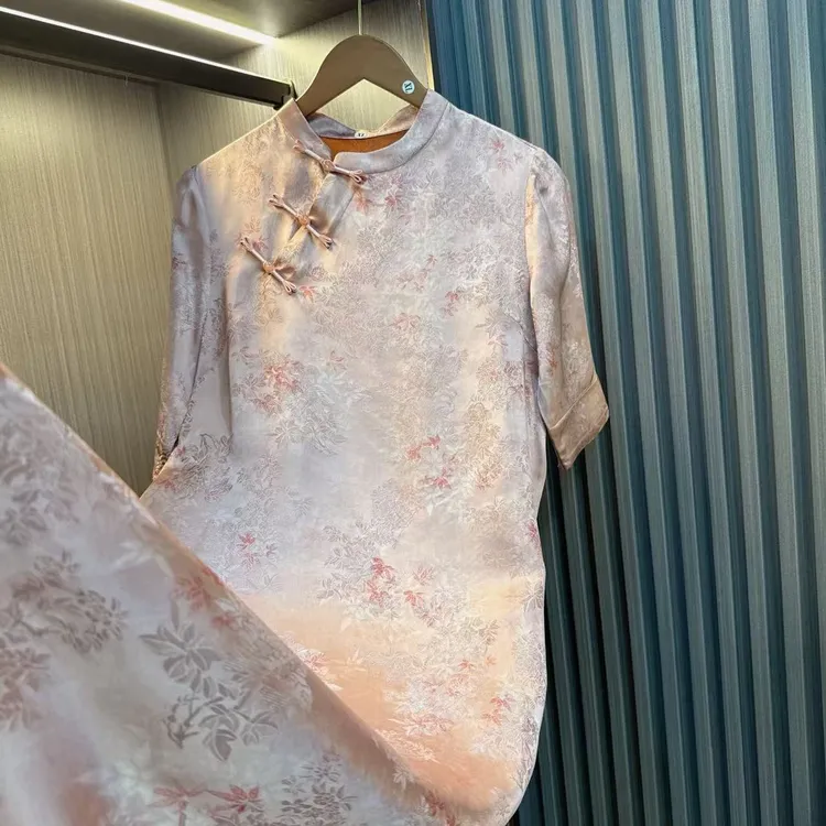 意清-新中式国风时尚高级感夏季新款经典三粒扣显瘦复古连衣裙