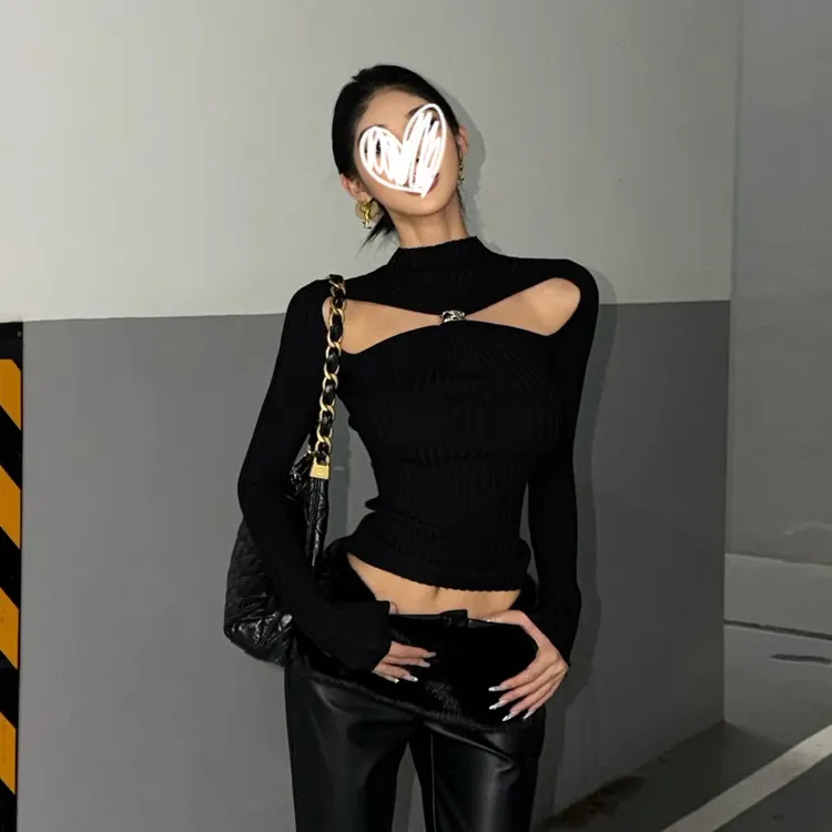 2025年冬季新款小众设计感重工金属扣镂空修身辣妹显瘦长袖女上衣