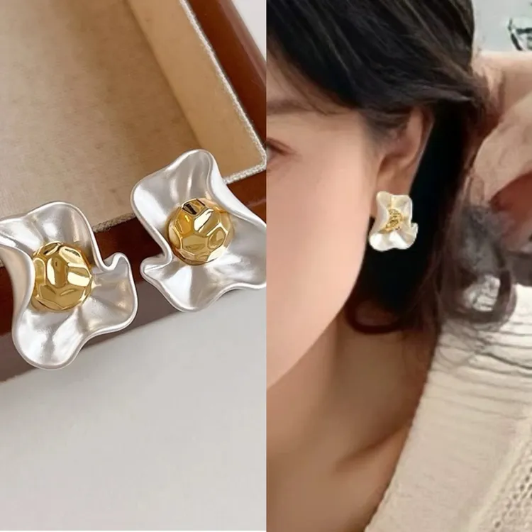 铜合金耳饰 轻奢小众高级感不规则金属花朵耳钉气质精致耳饰3173