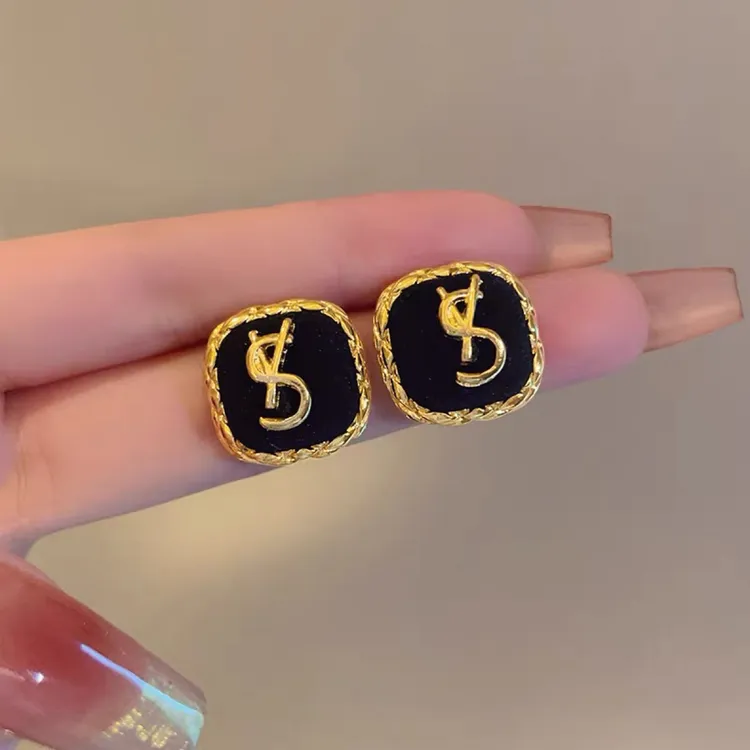 铜合金耳饰 极简高端字母气质耳钉 A91