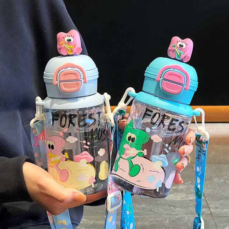 创意防漏儿童卡通大容量直饮防摔夏季水杯便携可爱斜挎高颜值杯子