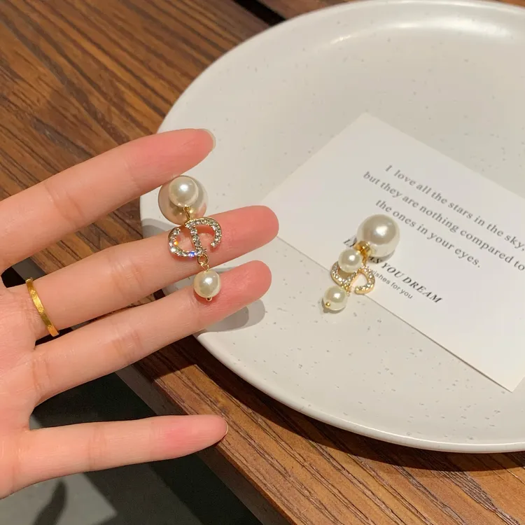 铜合金耳饰 AL5860 轻奢感小香风重工满镶字母耳环