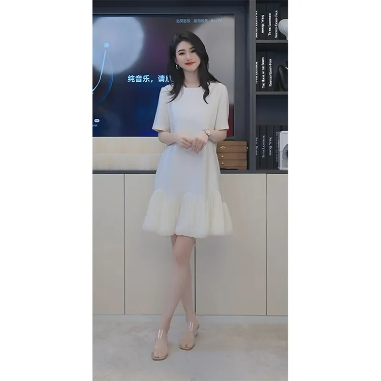 小乖逃白色连衣裙不规则下摆圆领短袖连衣裙气球下摆 250708