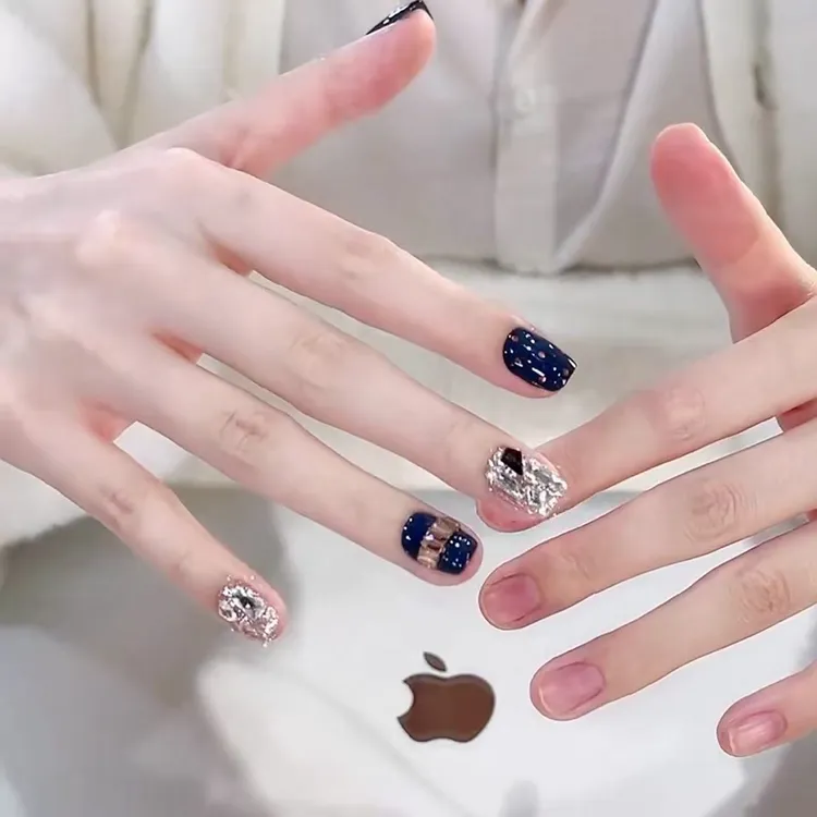 【藏蓝波点】秋冬波点藏蓝显白气质纯手工穿戴甲 高级感纯手绘美甲