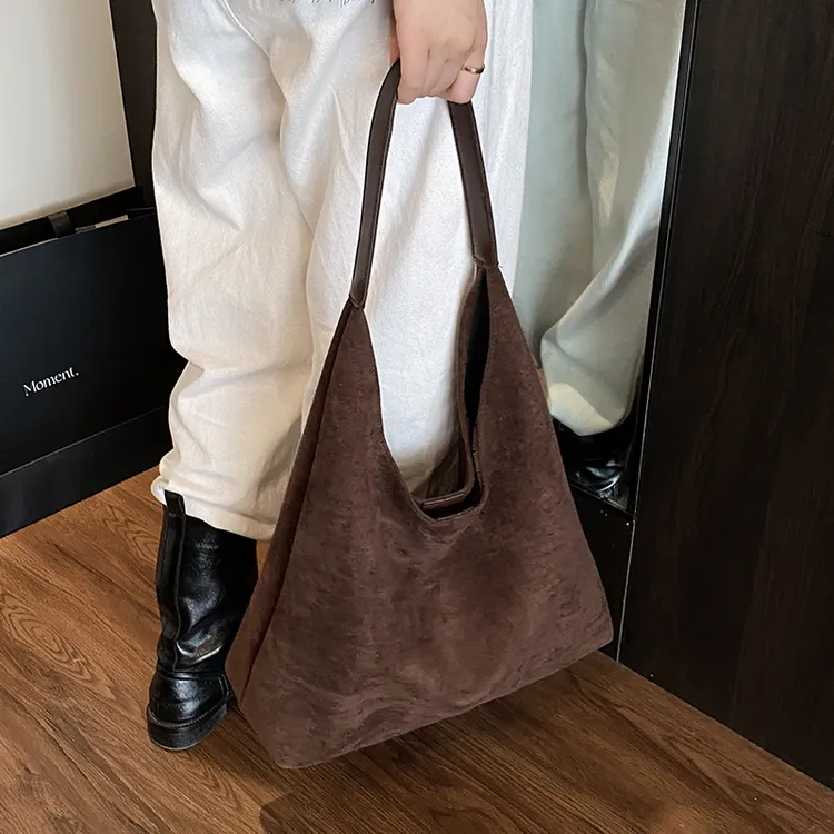 休闲复古麂皮绒包包女2025秋冬季简约通勤单肩包松弛感托特水桶包