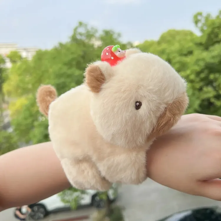 【重生】卡通草莓卡皮巴拉拉绳摇尾巴可爱啪啪圈手腕装饰草莓饰品