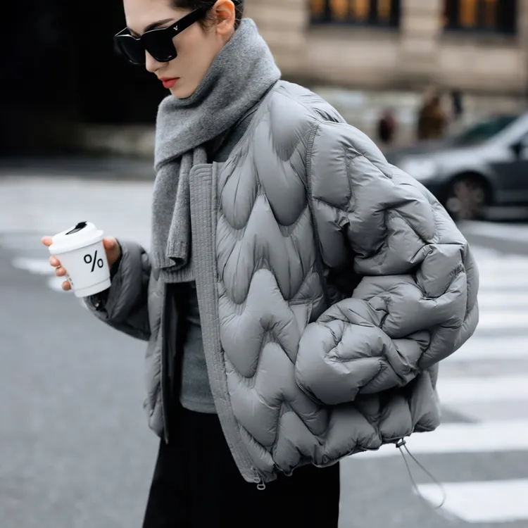 独特超好看秋冬季灰色保暖波浪纹轻量感泡芙云朵感女款棉服外套潮
