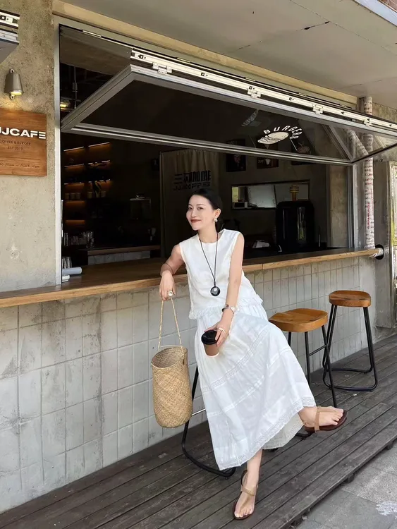 2025夏季新款韩系绝美高级感白色无袖上衣百搭半身裙两件套