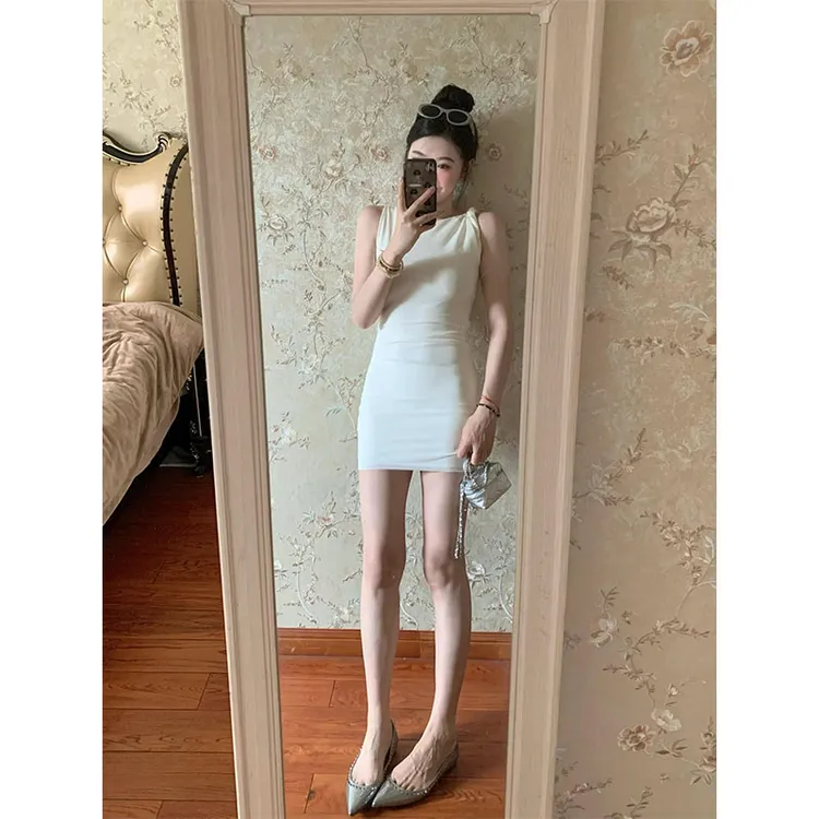 夏季法式纯欲风修身显瘦穿搭无袖设计感气质时尚收腰a字连衣裙女 