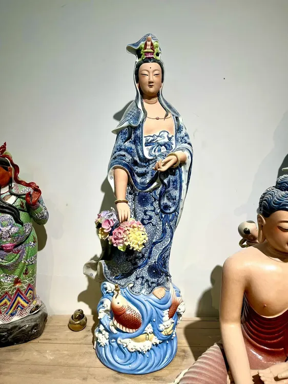 青花款提篮观音景德镇雕塑瓷宝相庄严南海观世音菩萨家用收藏摆件