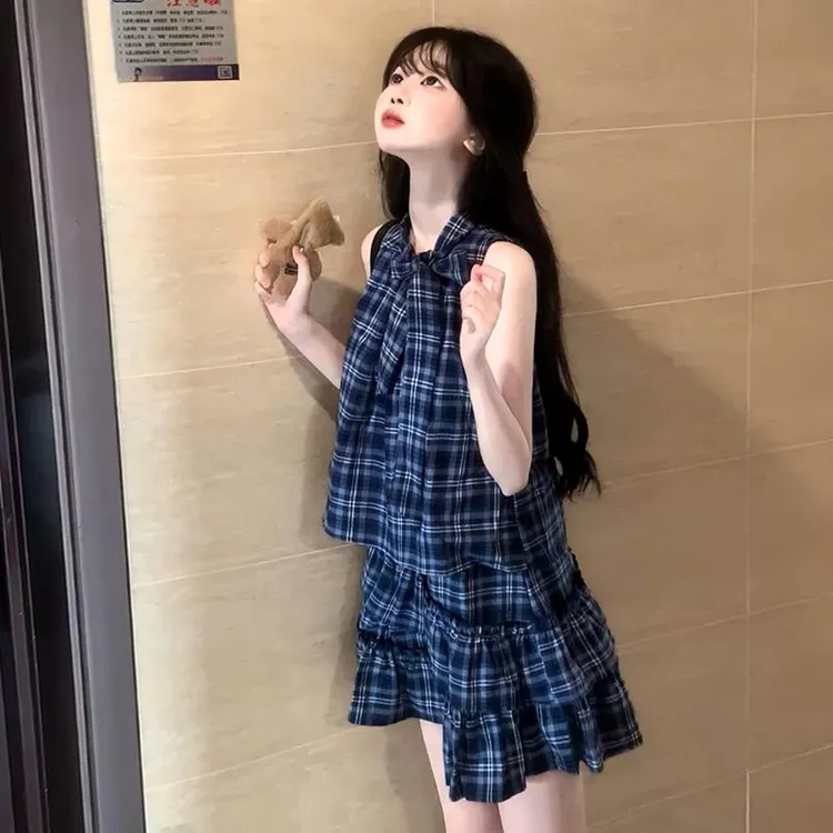 法式蓝色格纹无袖连衣裙子女夏季2025新款荷叶边宽松气质蛋糕短裙