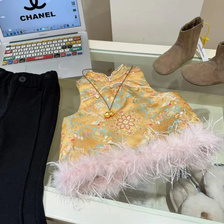 X.M凤凰于飞~富贵金提花鸵鸟毛女童夹棉坎肩